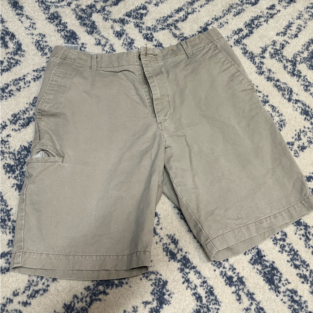 Men’s dockers dress shorts in light tan size 30